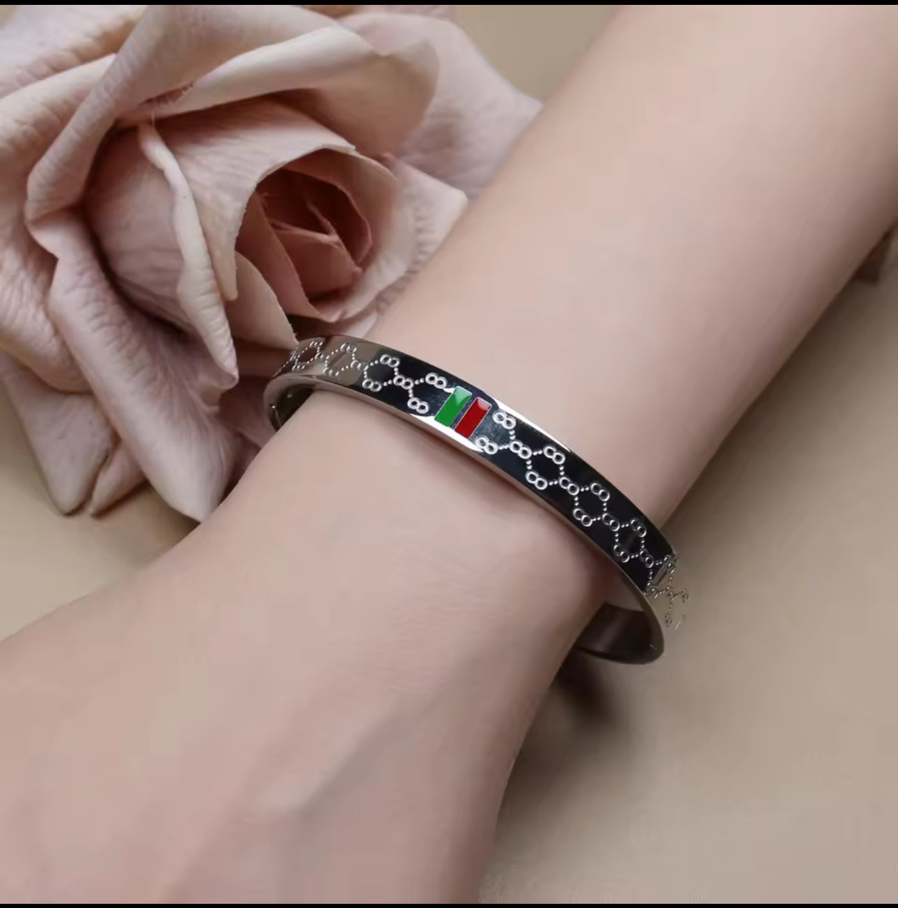 Gucci-inspired bracelet bangle