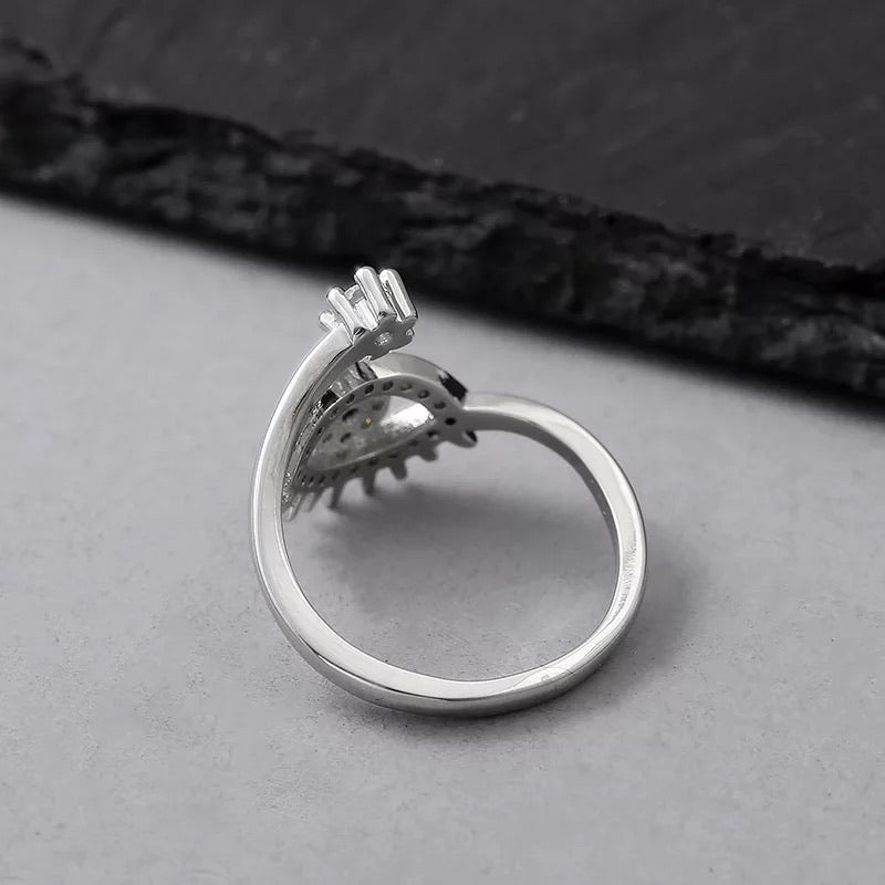 Pretty blue eye ring with cubic zirconia resizable