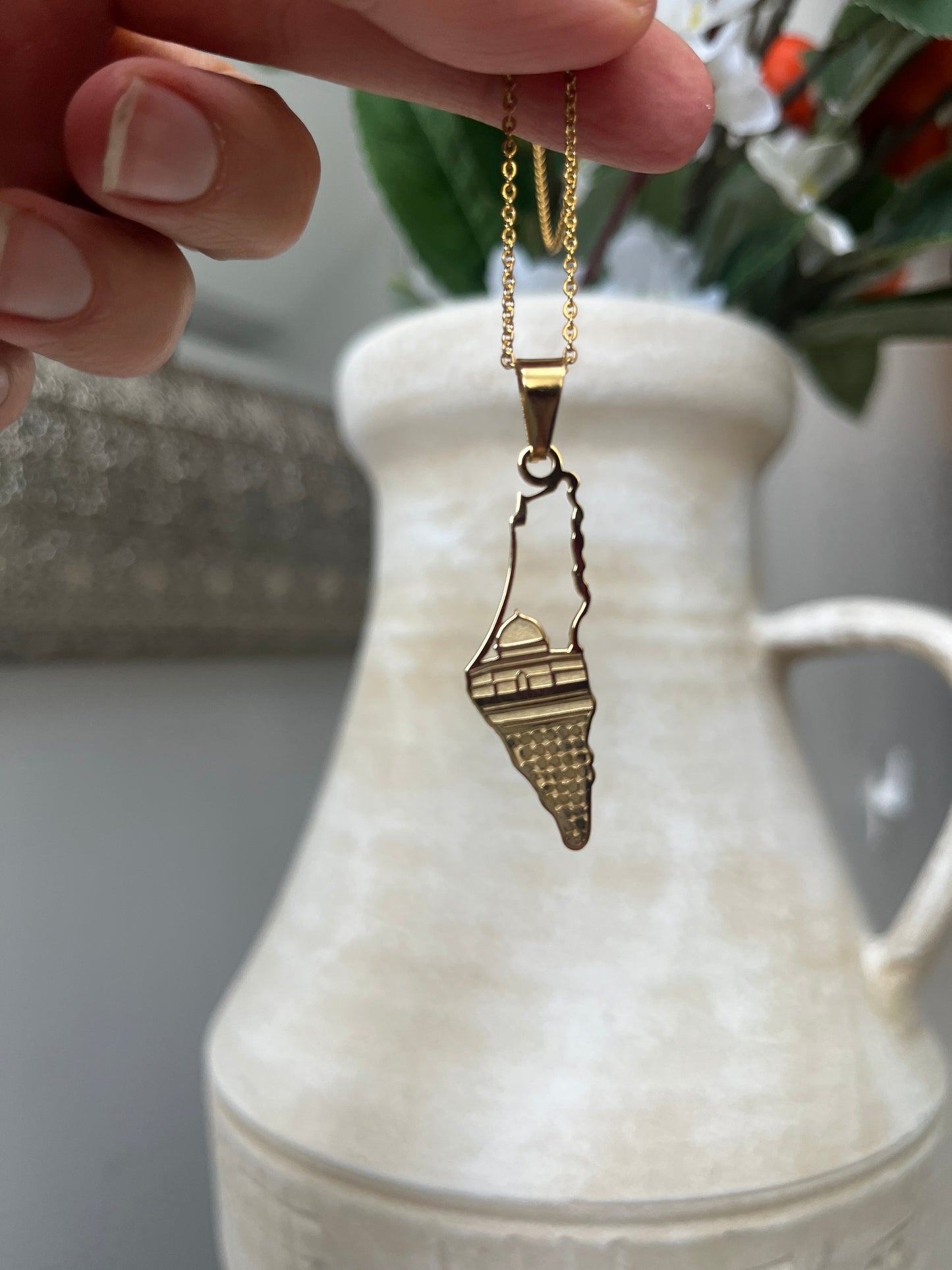 Country map name pendant