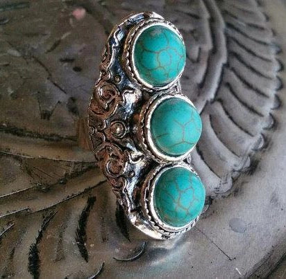 THREE TURQUOISE STONE SILVER RING