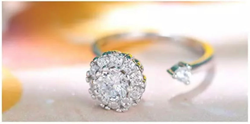 Rotating snowflake calming ring