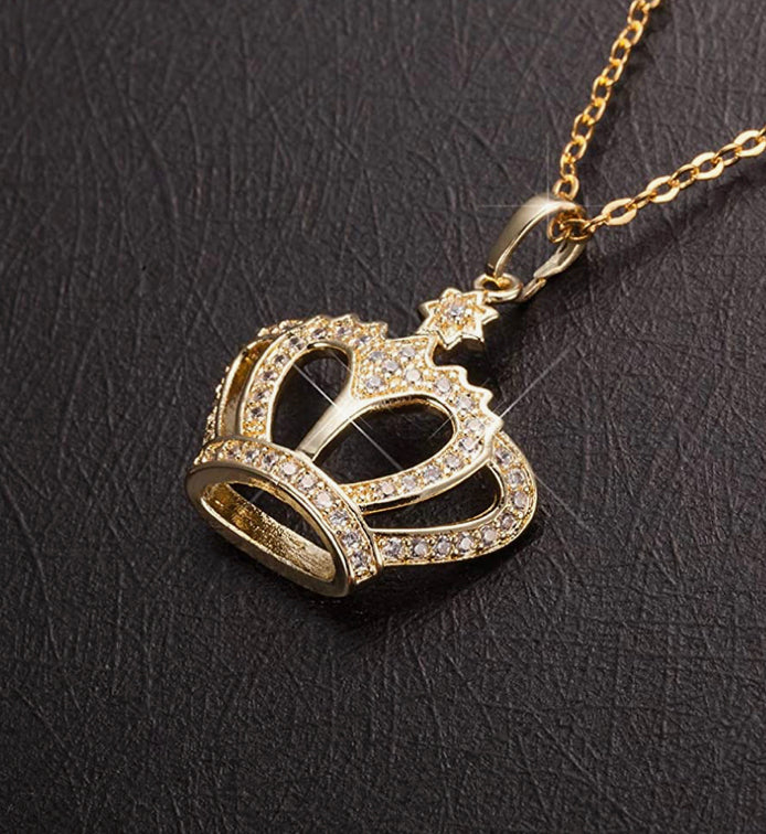 Charming Crown pendant with cubic zirconia crystals